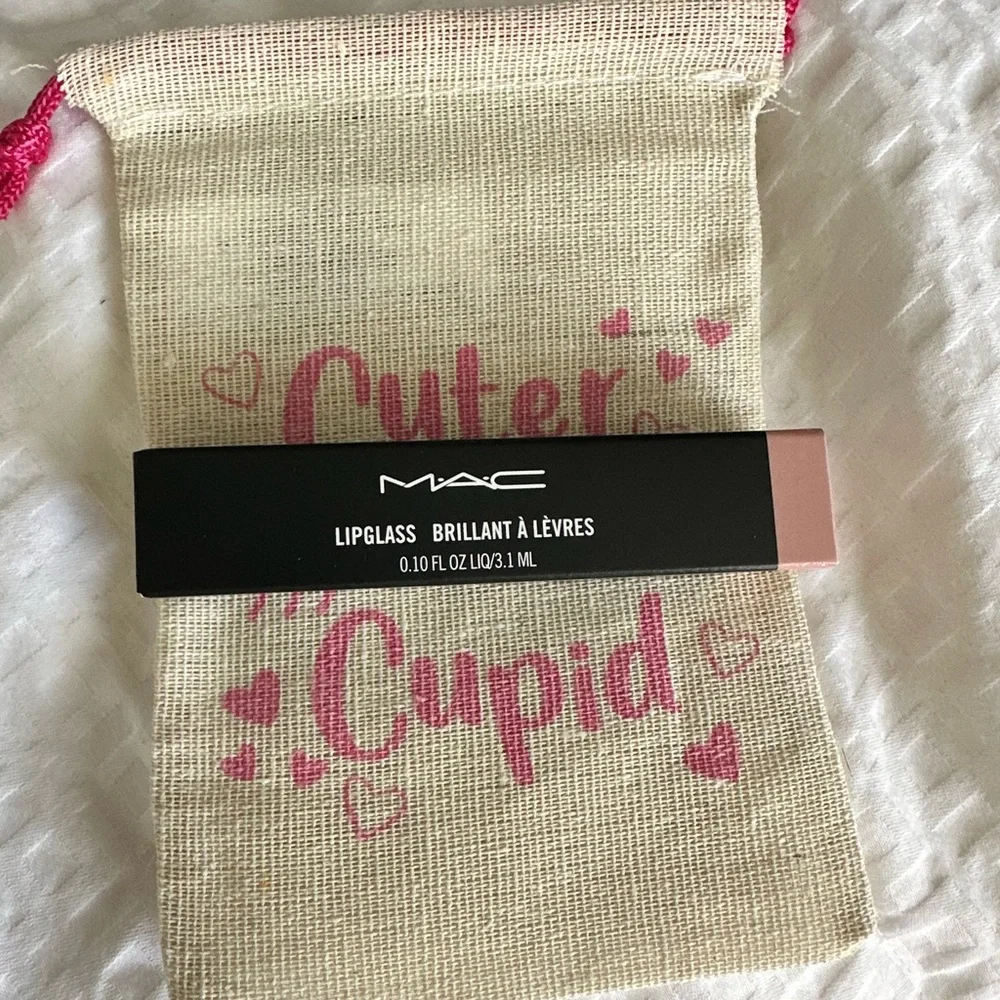 MAC Cosmetics Oyster Girl Lipglass #7